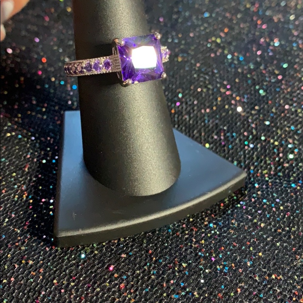 Size 8 ring